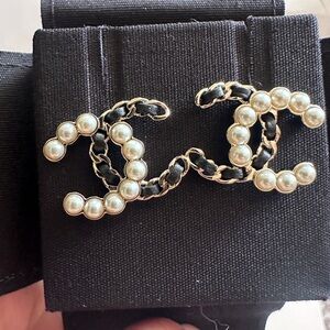 BNWT CHANEL Pearl-Accented Interlocking Logo Earrings - Black & Gold